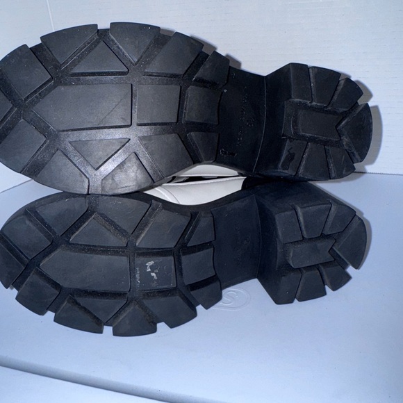 Tory Burch Lug Sole White Ankle Boots 5.5 - Picture 4 of 5